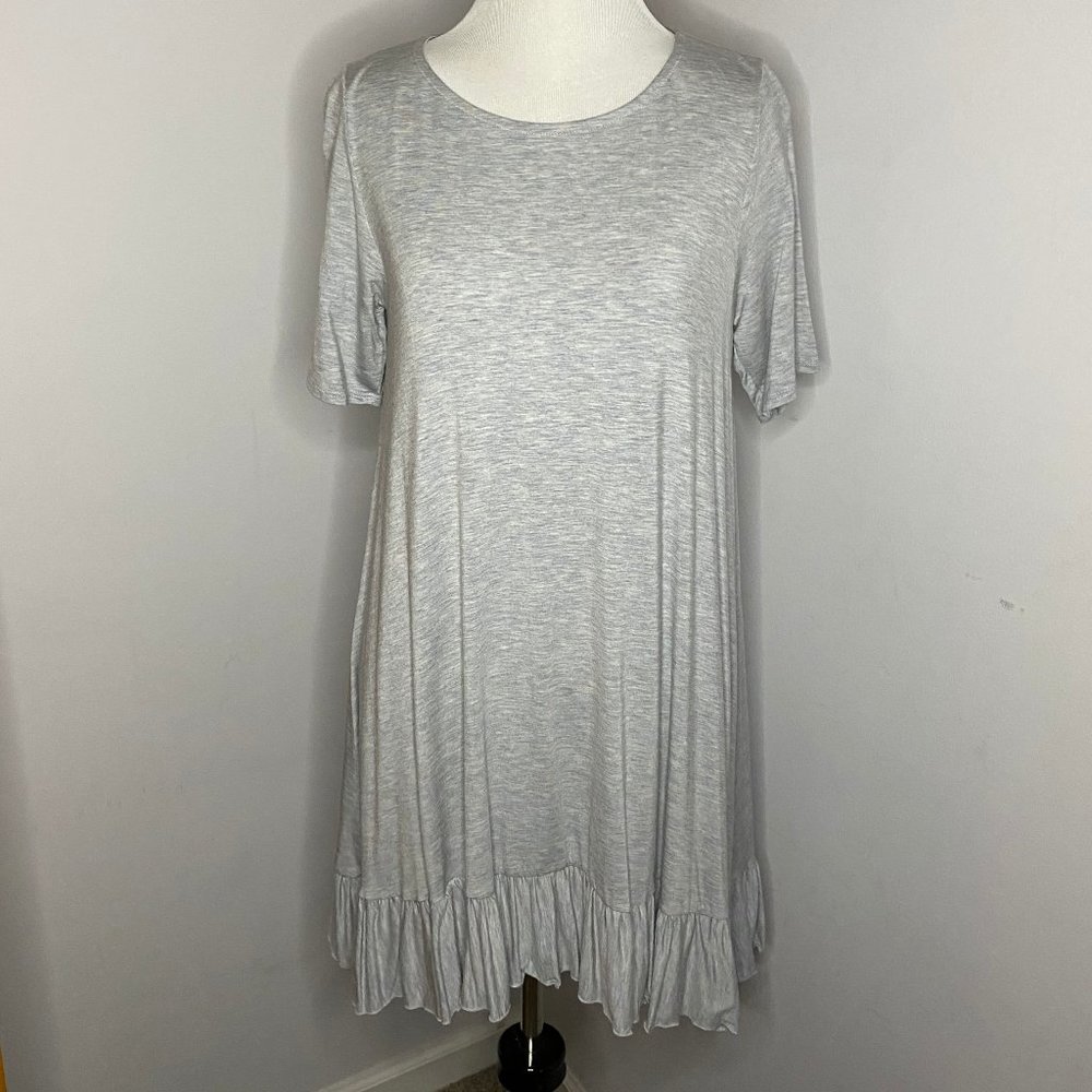 NWT Agnes & Dora Grey Ruffle Hem Tunic
